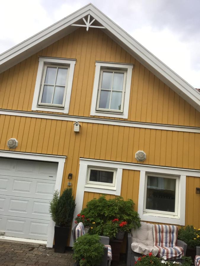 Gaest Laegenheten Med Egen Terrass 法尔肯贝里 外观 照片